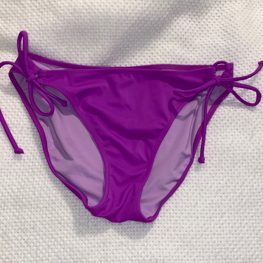 New without tags victoria’s Secret purple bikini bottom tile on the sides